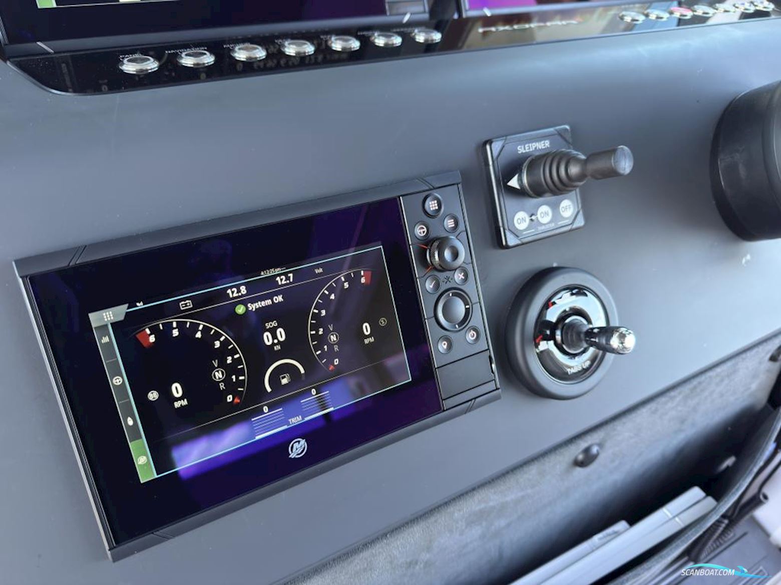 Axopar 37 Cross Cabin