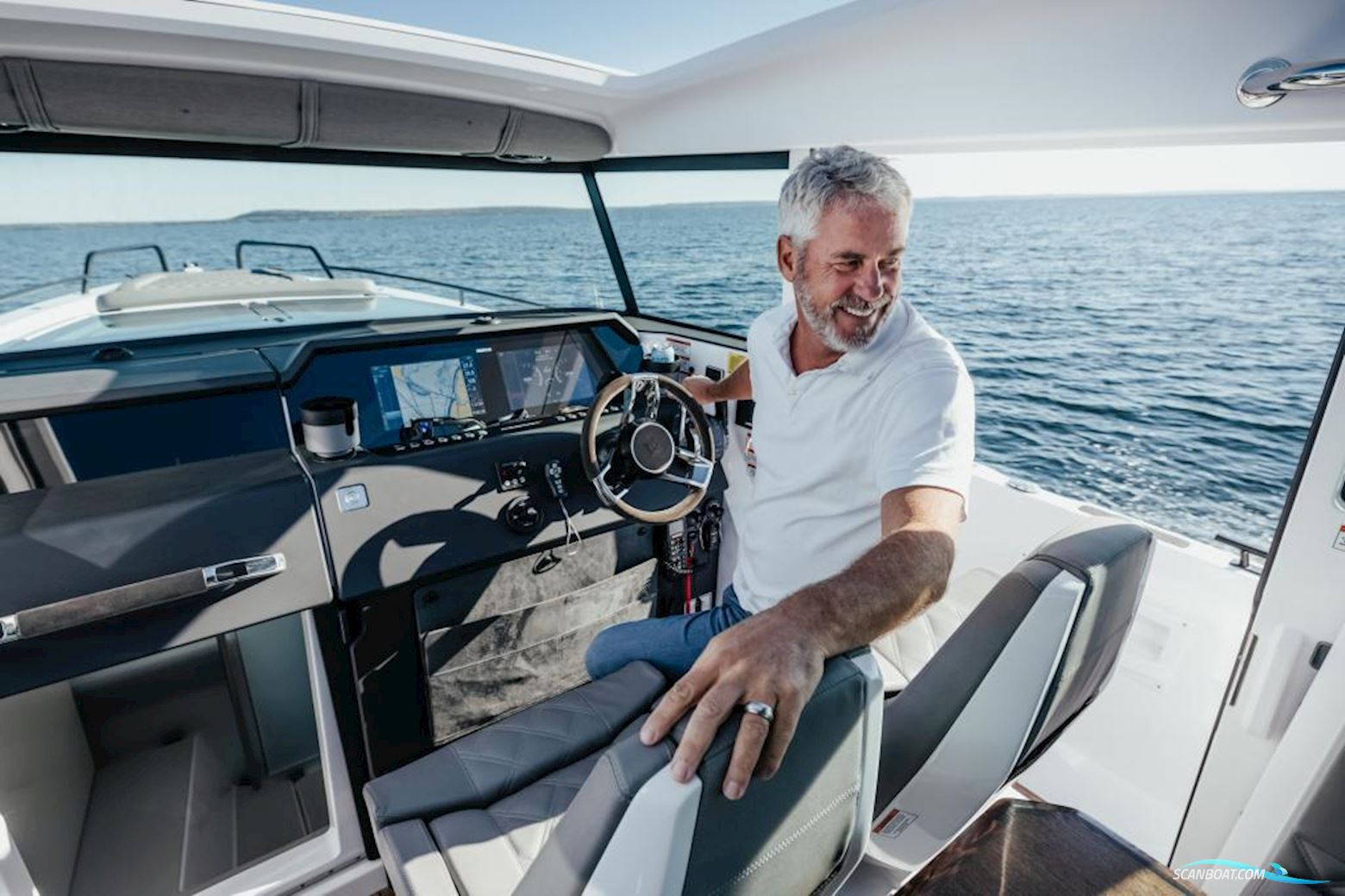 Axopar 37 Cross Cabin