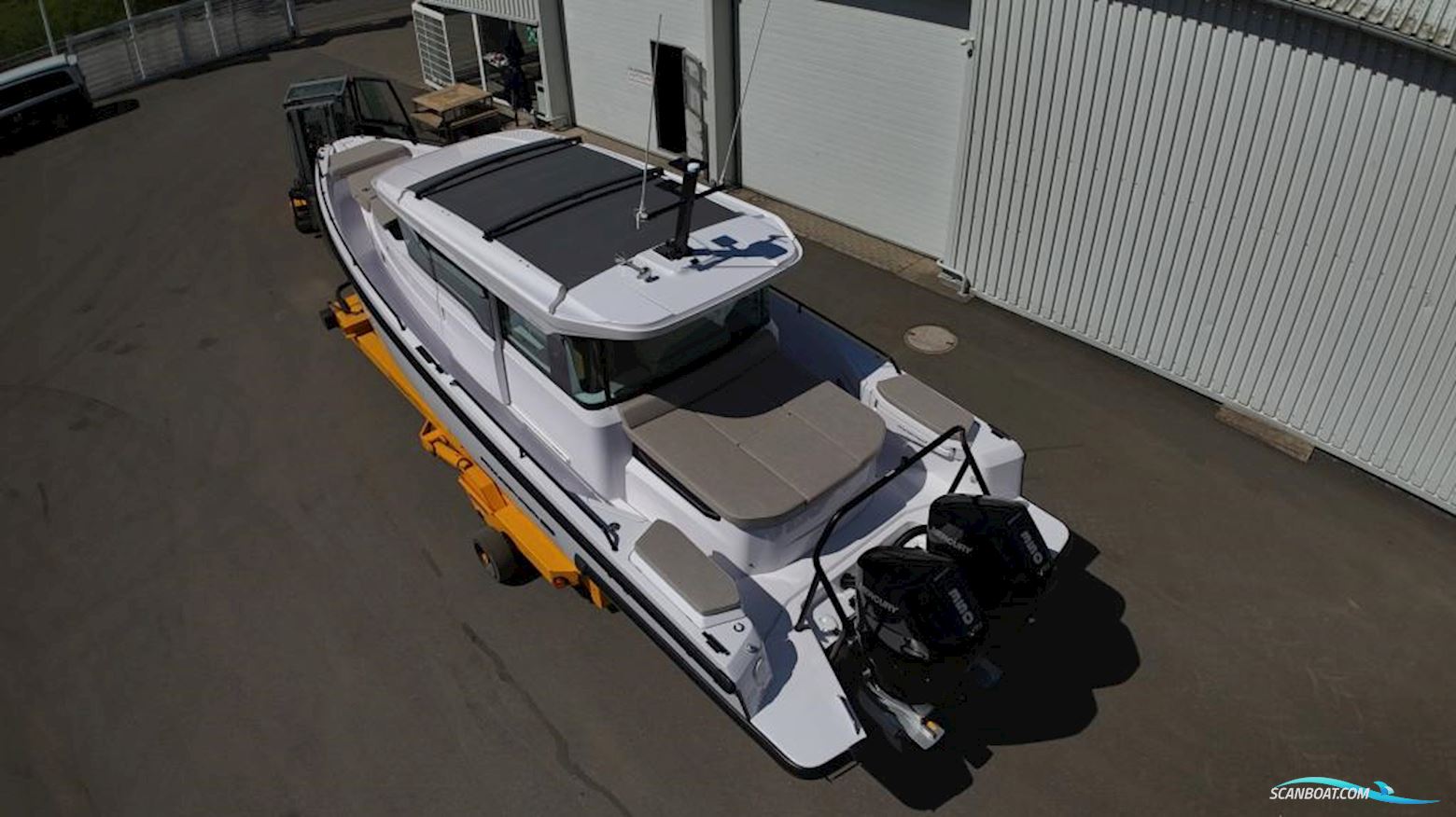 Axopar 37 Cross Cabin