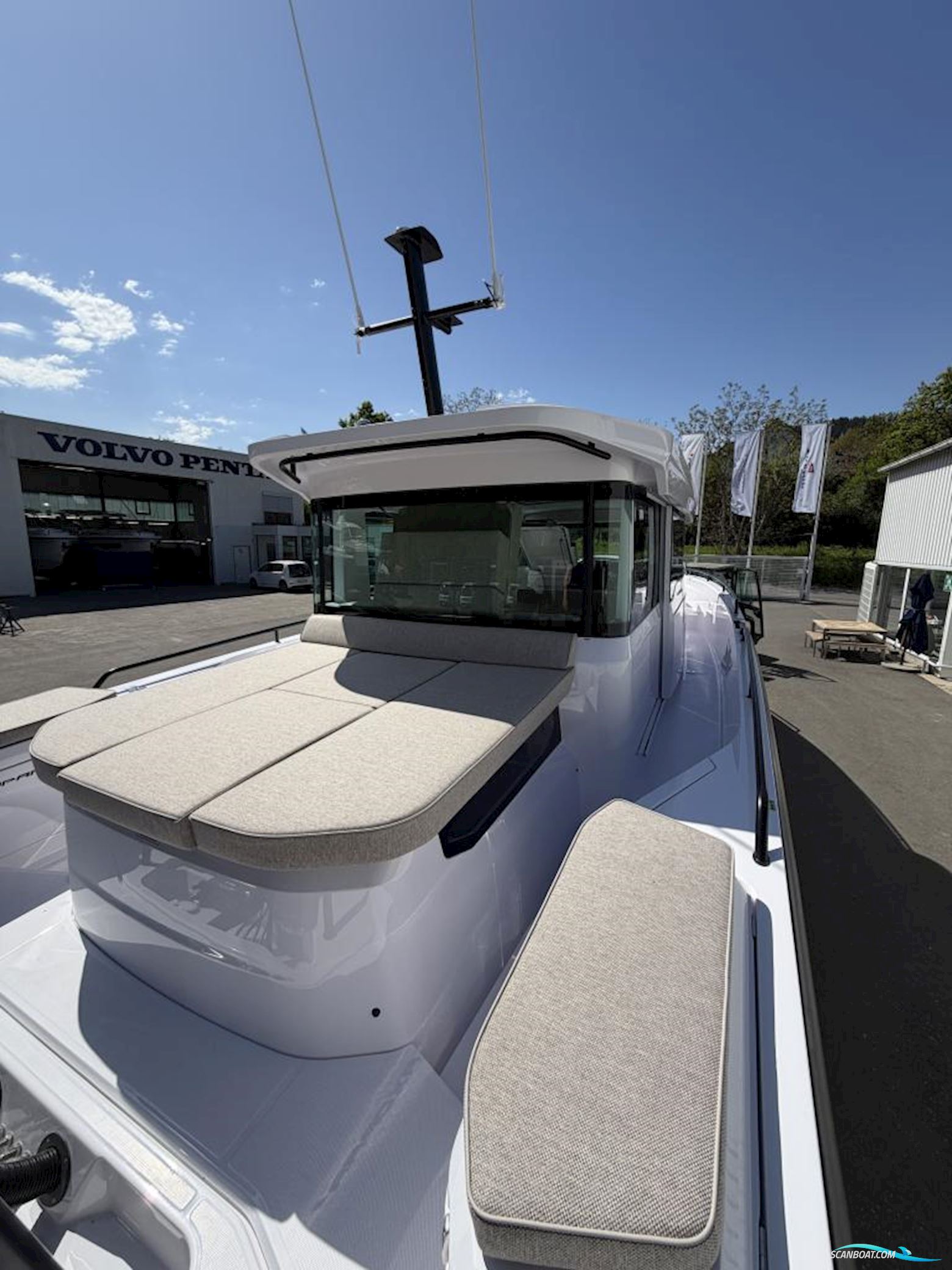Axopar 37 Cross Cabin