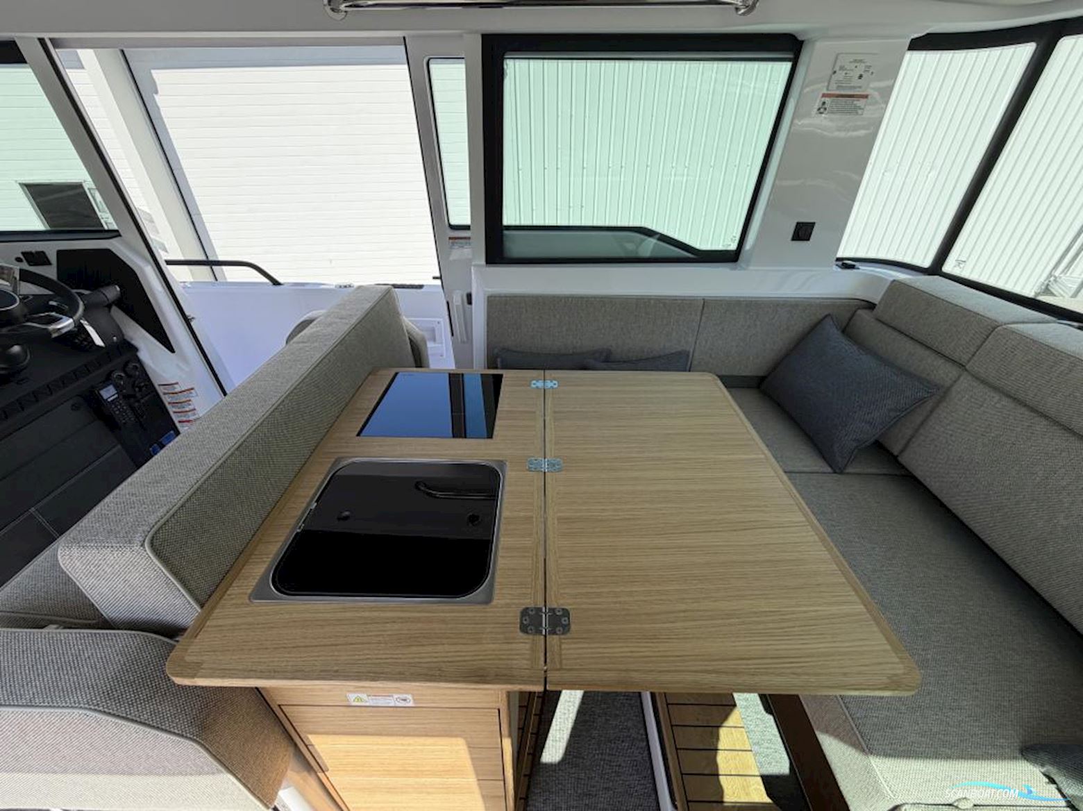 Axopar 37 Cross Cabin
