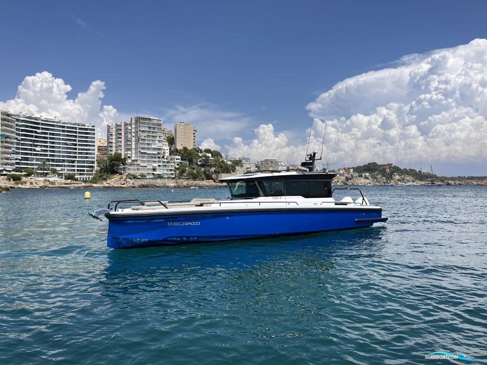 Axopar 37 Cross Cabin
