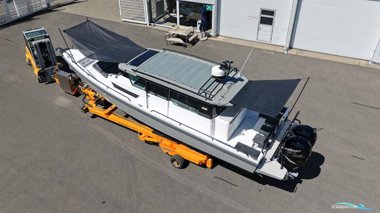 AXOPAR 37 Cross Cabin