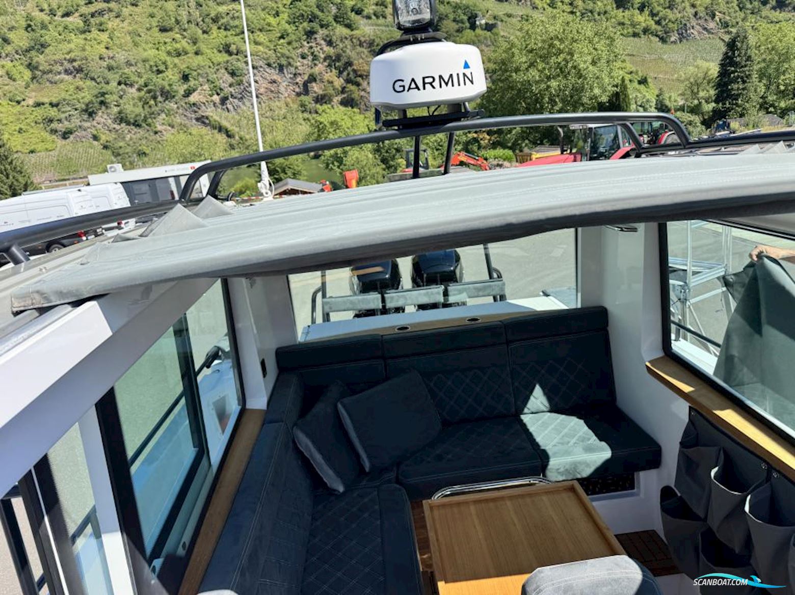 AXOPAR 37 Cross Cabin