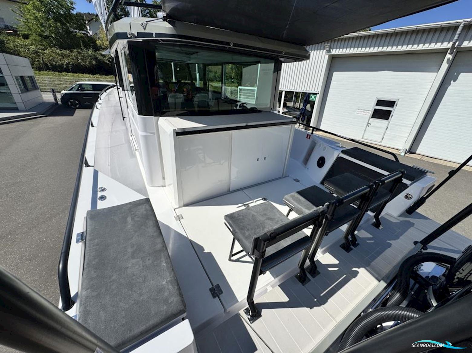 AXOPAR 37 Cross Cabin