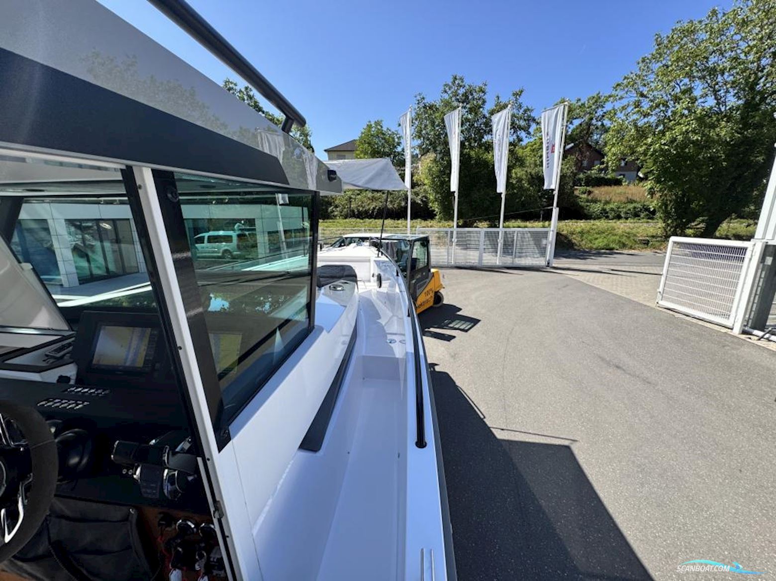 AXOPAR 37 Cross Cabin