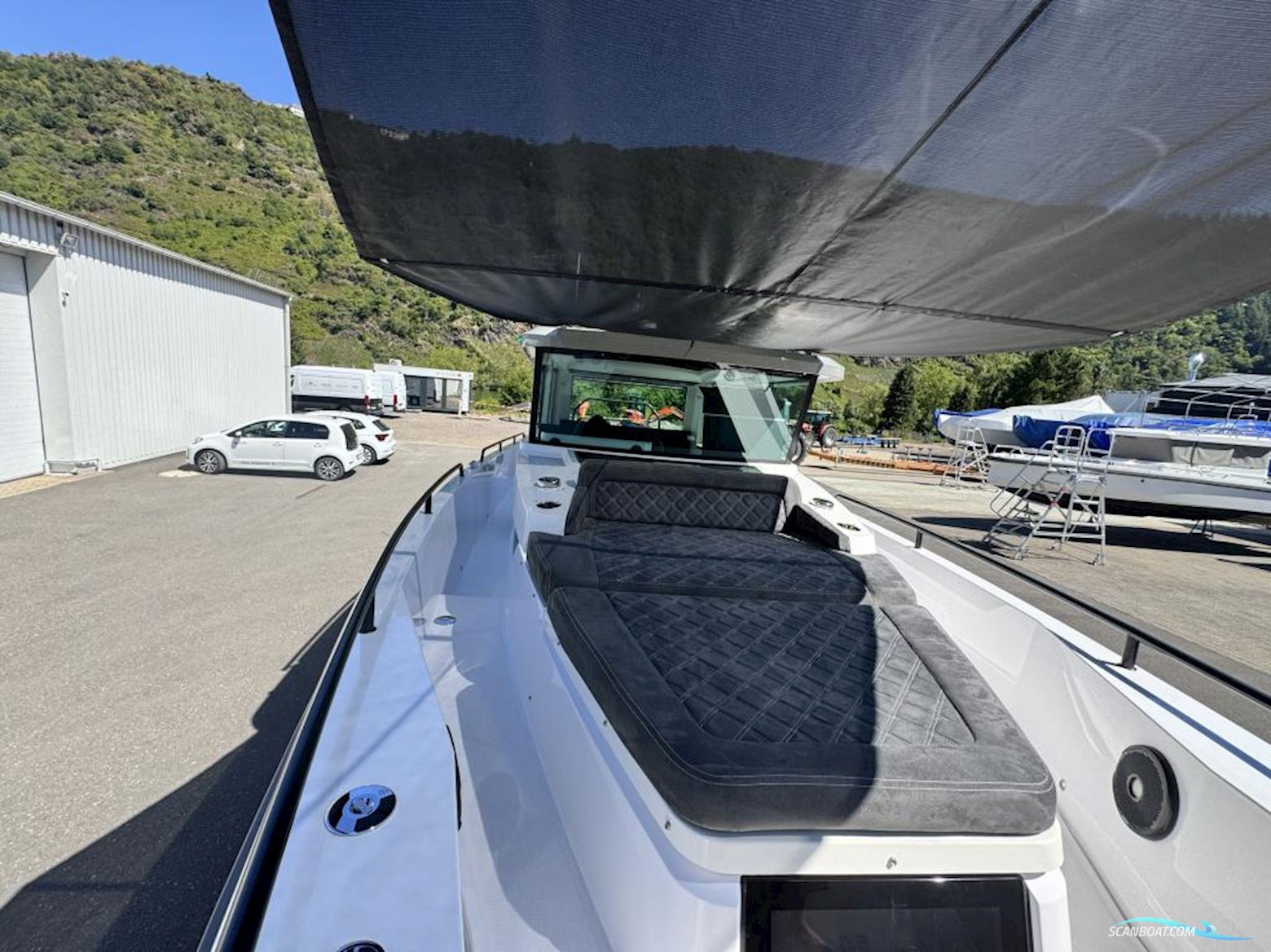 AXOPAR 37 Cross Cabin