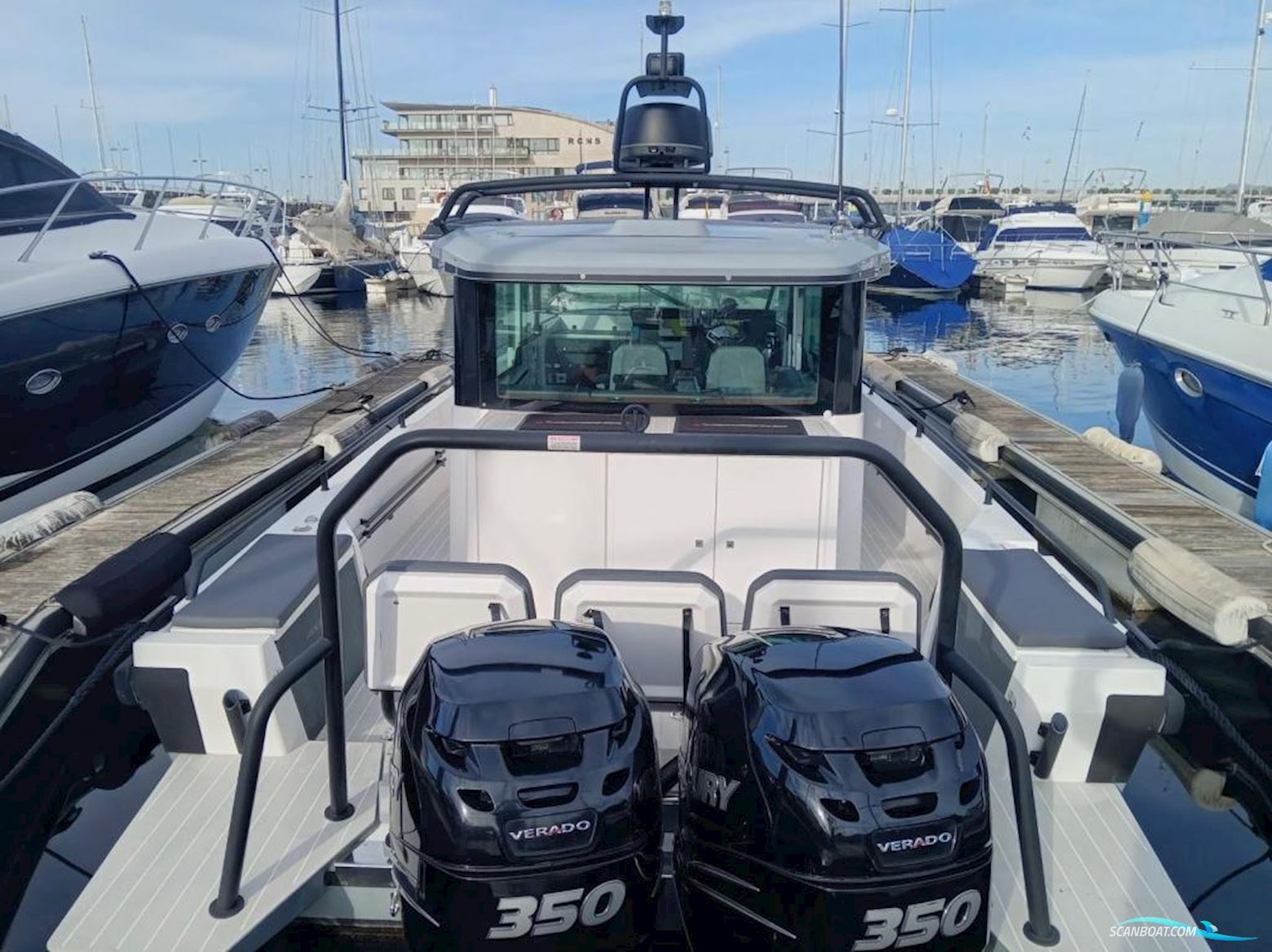 Axopar 37 Sports Cabin