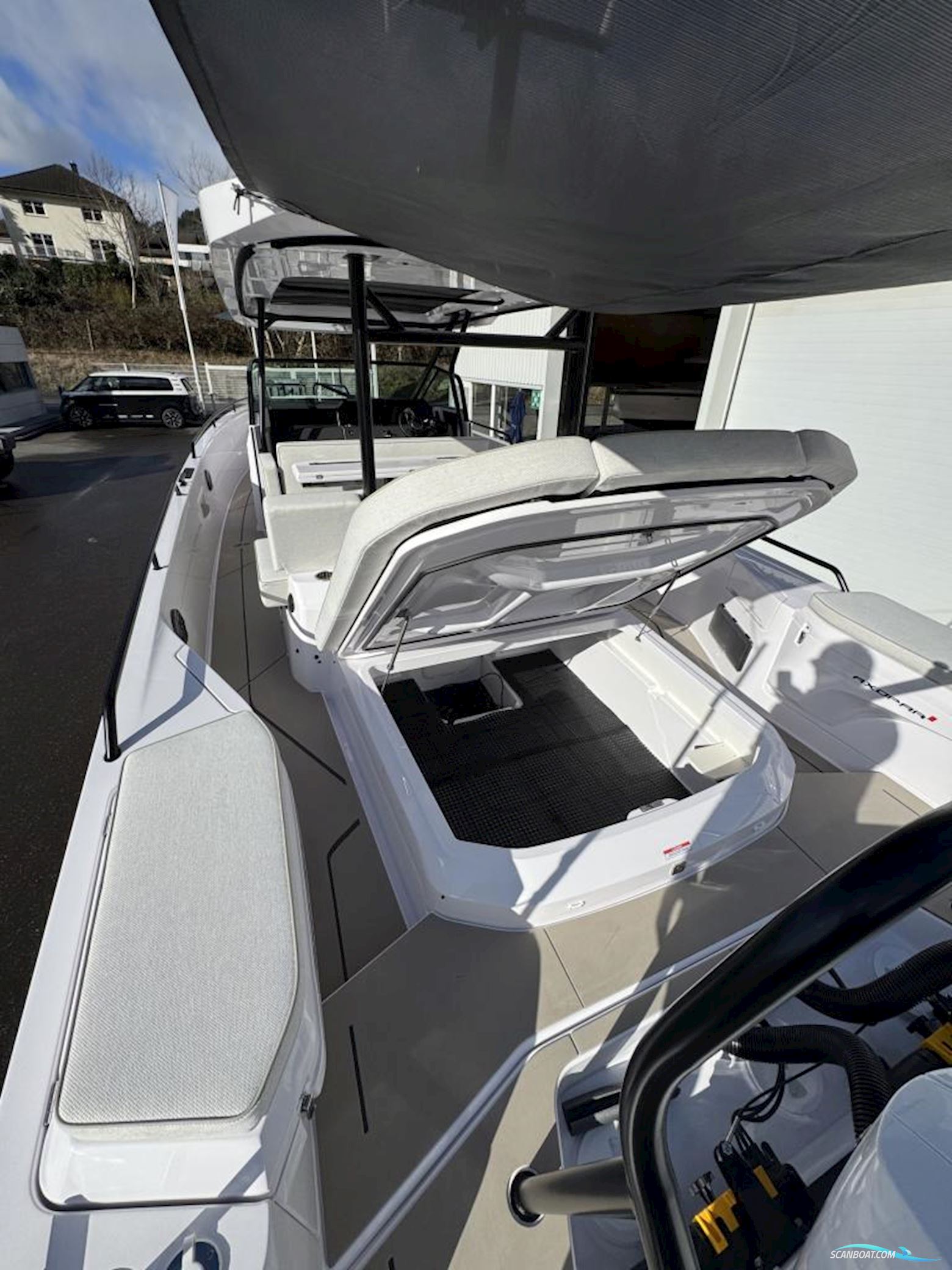 Axopar 37 Sun Top - Iconic Edition