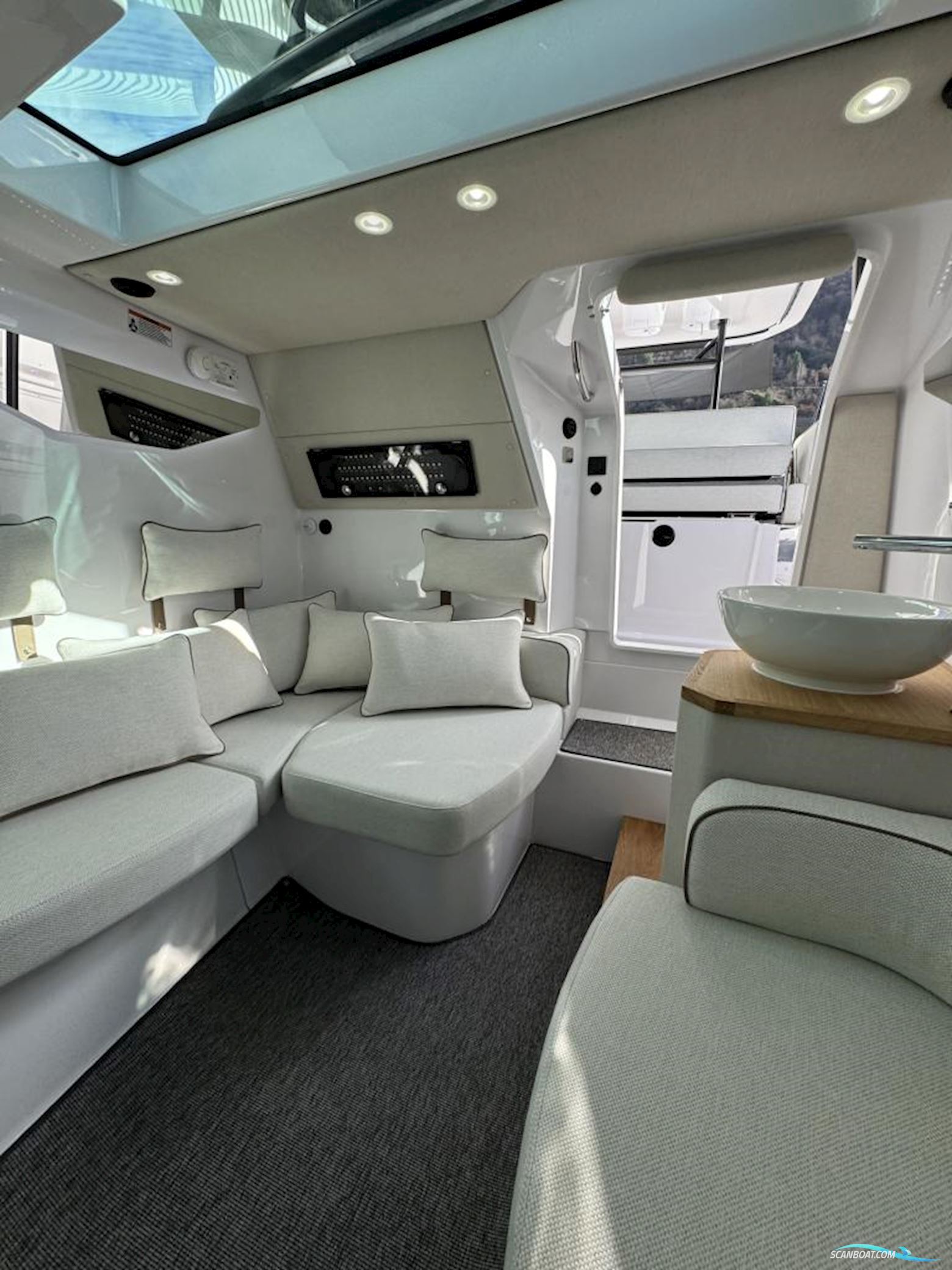 Axopar 37 Sun Top - Iconic Edition