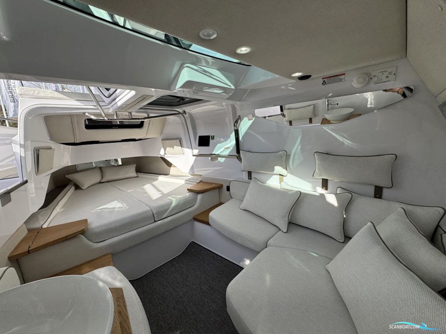 Axopar 37 Sun Top - Iconic Edition