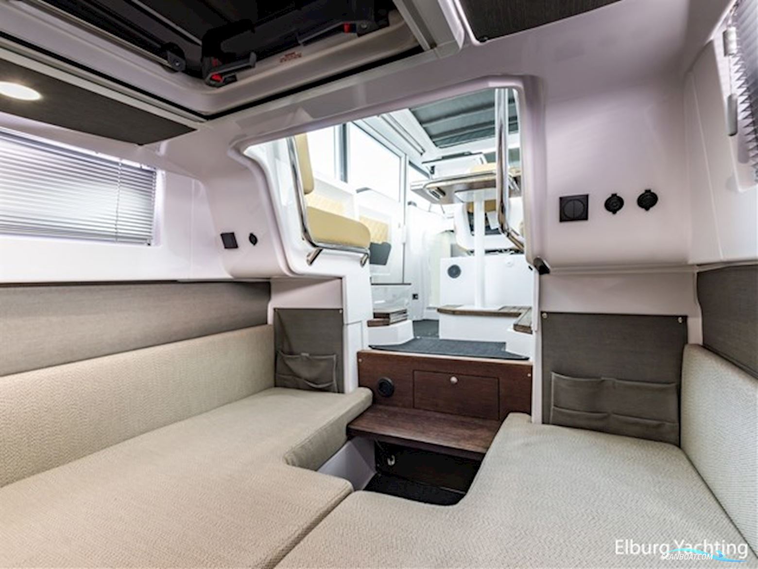 Axopar 37 XC Cross Cabin - Brabus