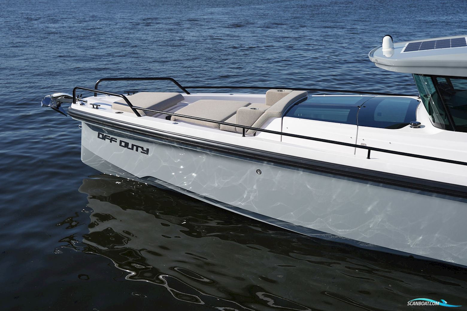 Axopar 37 XC Cross Cabin Mediterrana Edition