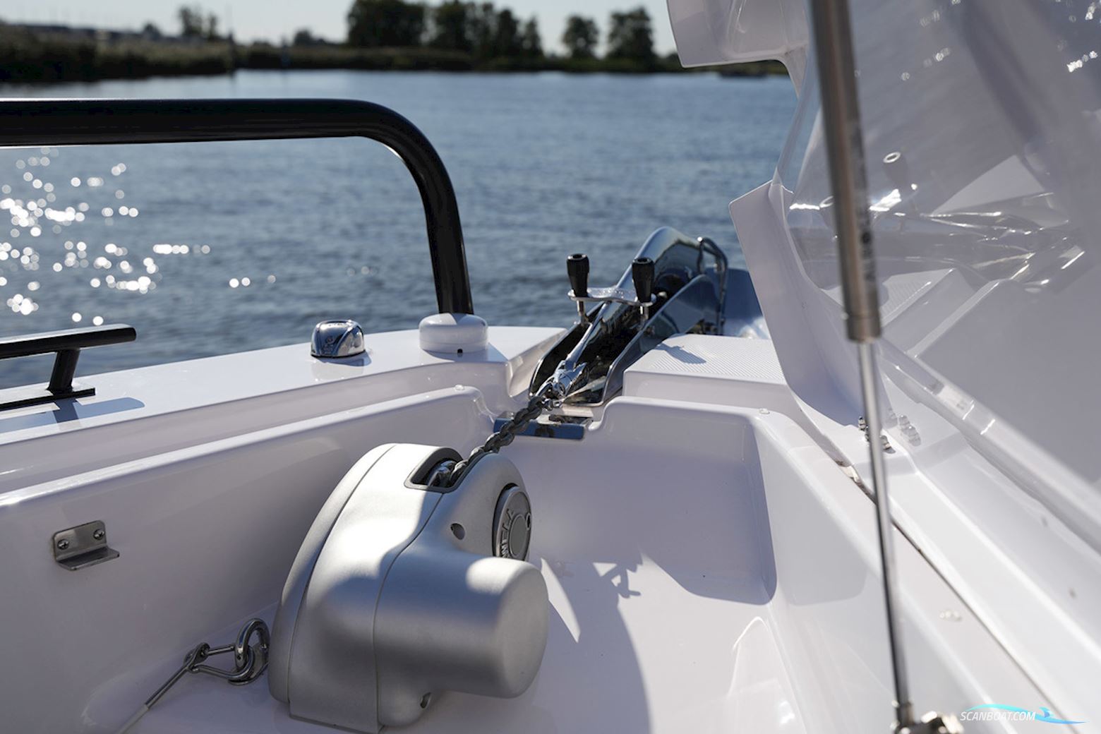 Axopar 37 XC Cross Cabin Mediterrana Edition