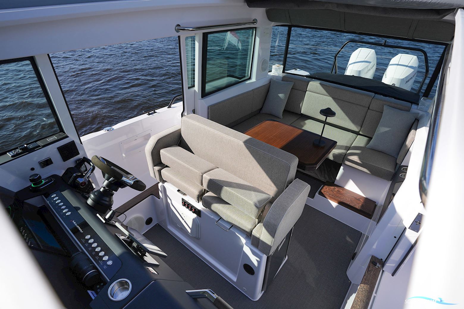 Axopar 37 XC Cross Cabin Mediterrana Edition