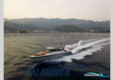 AXOPAR 37 XC Cross Cabin Motorbåd 2022, med Mercury V8 4 tempi motor, Montenegro