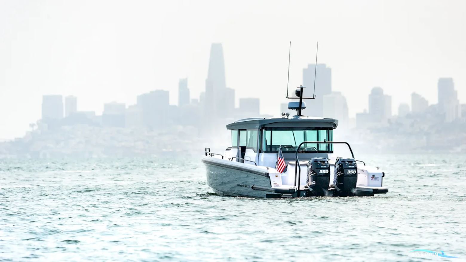 AXOPAR 37 XC Cross Cabin