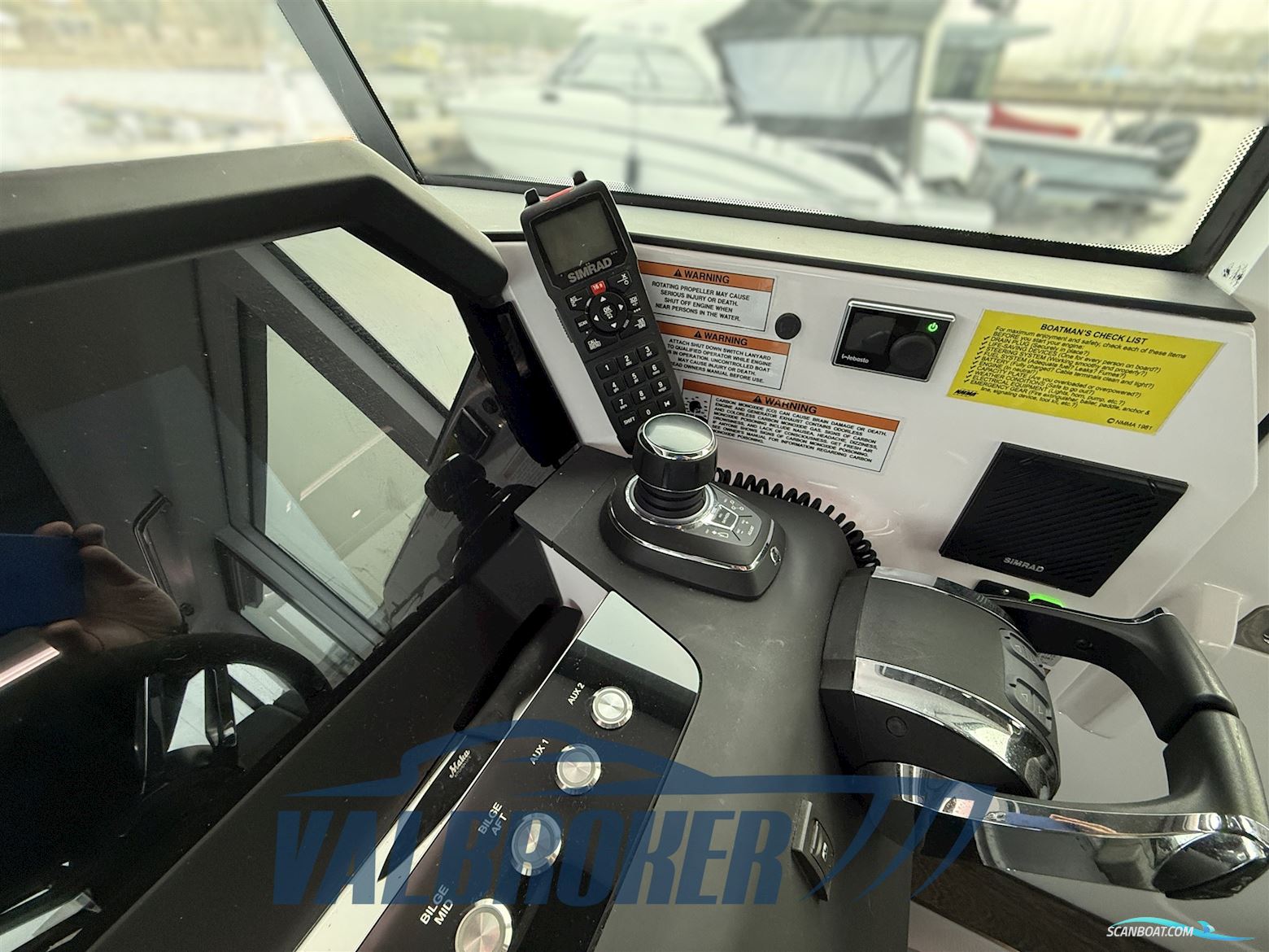 AXOPAR 37 XC Cross Cabin