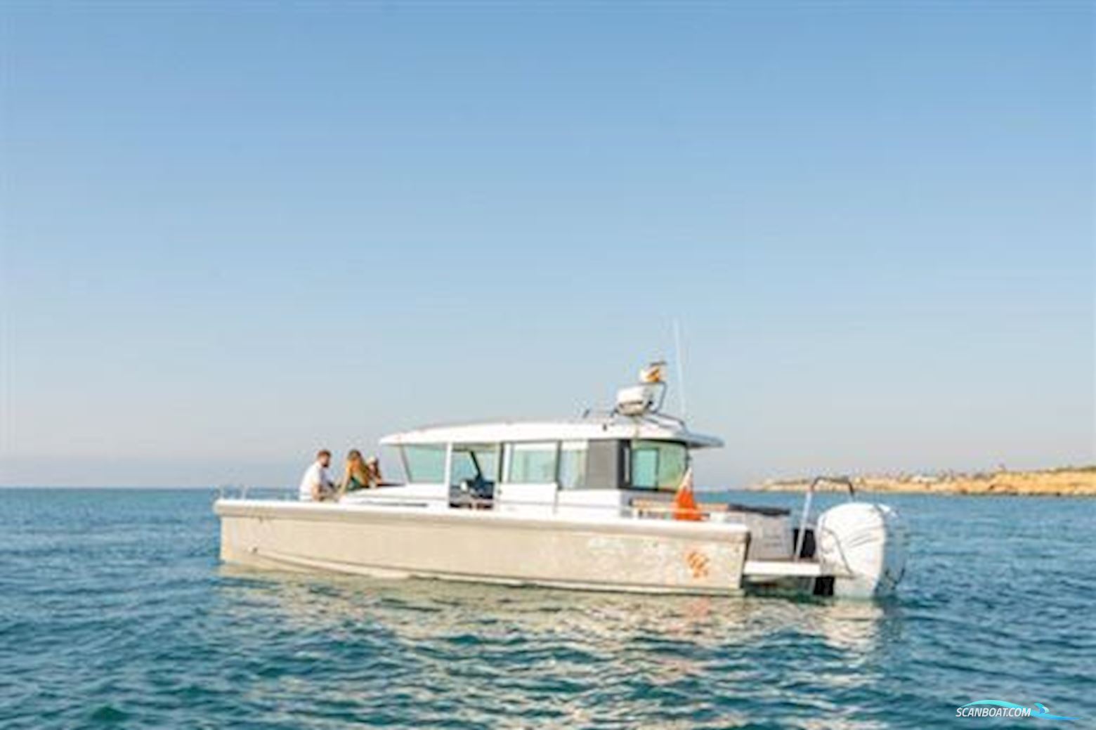 AXOPAR 37 XC Cross Cabin