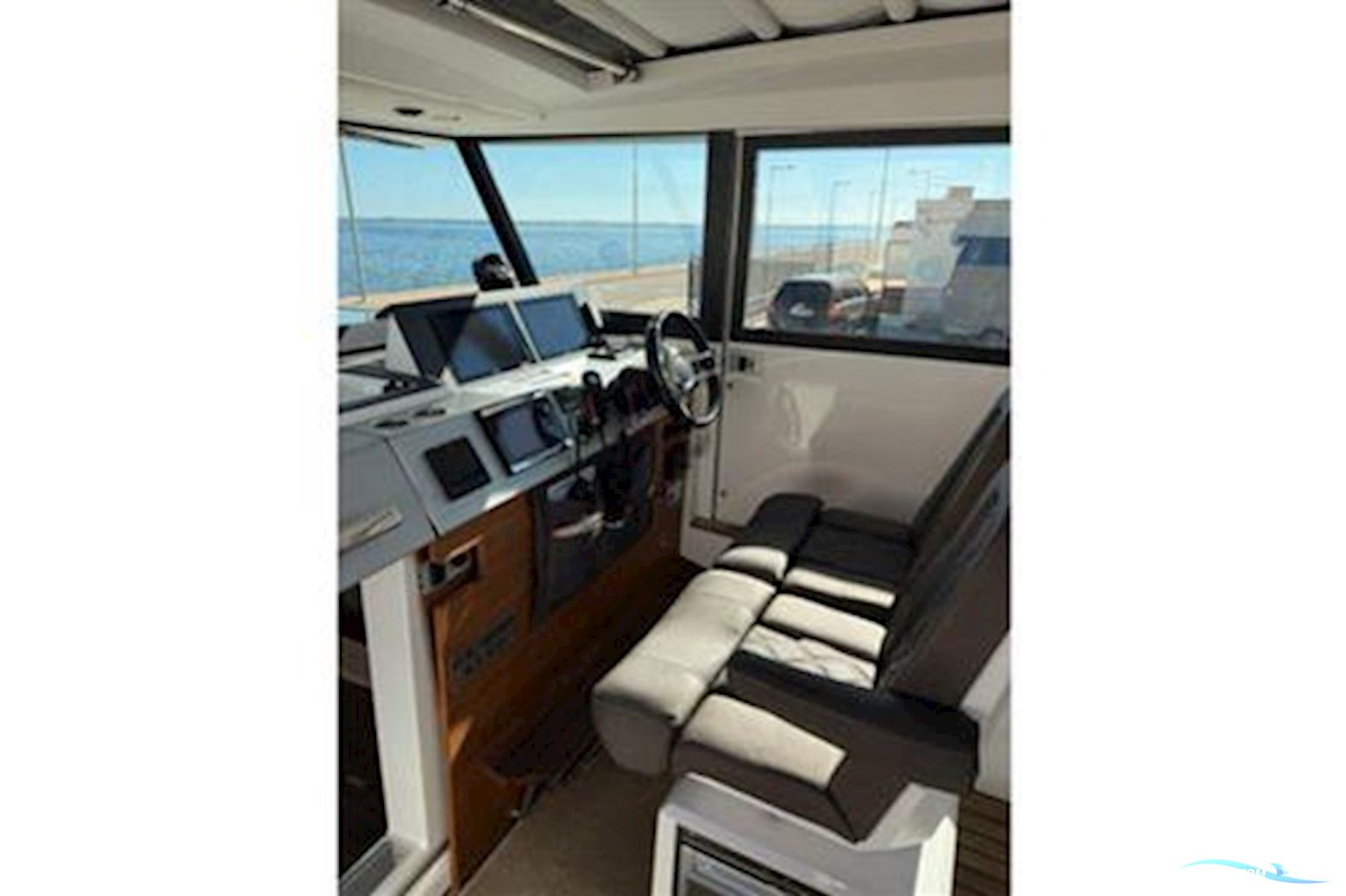 AXOPAR 37 XC Cross Cabin