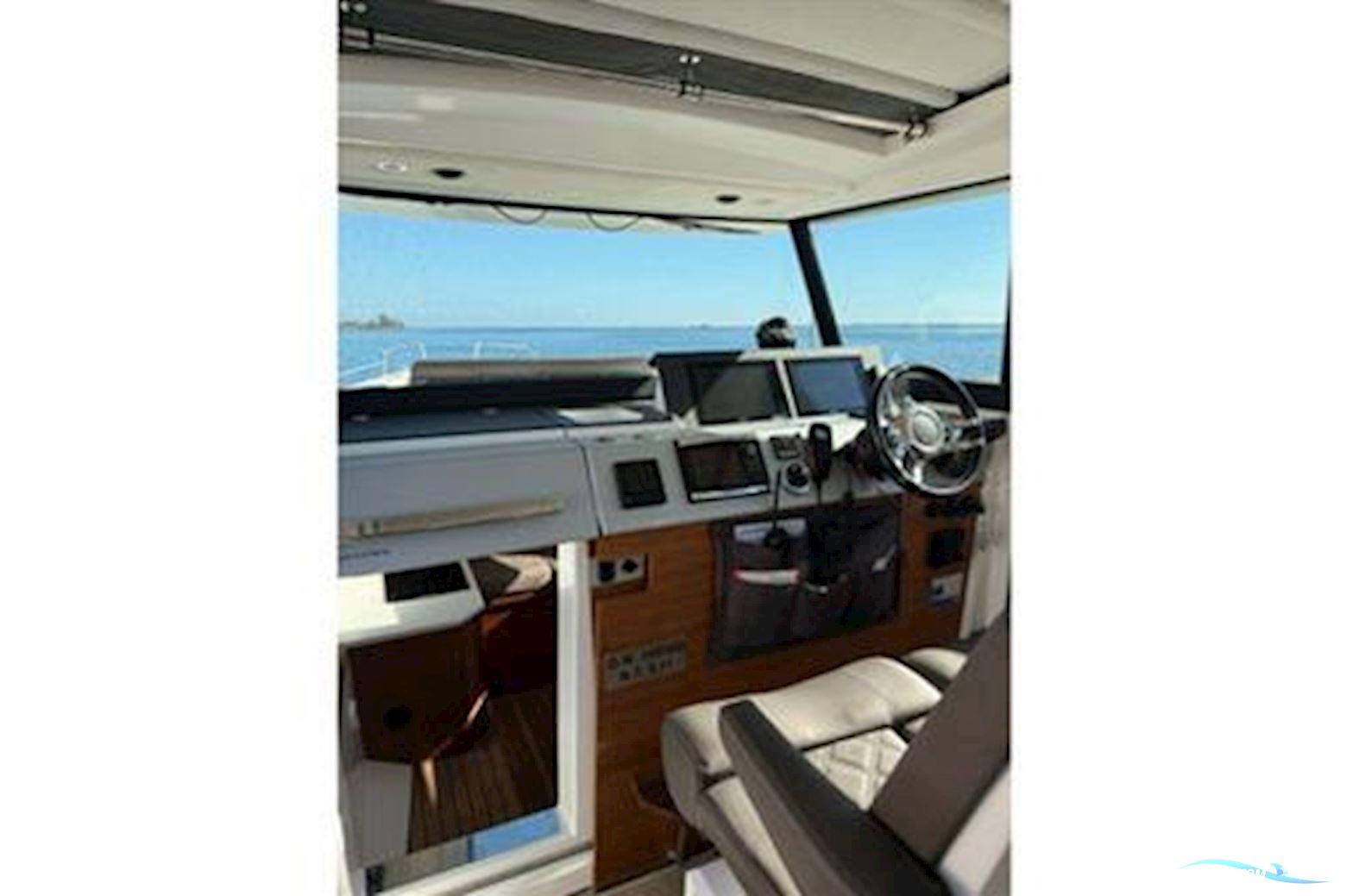 AXOPAR 37 XC Cross Cabin