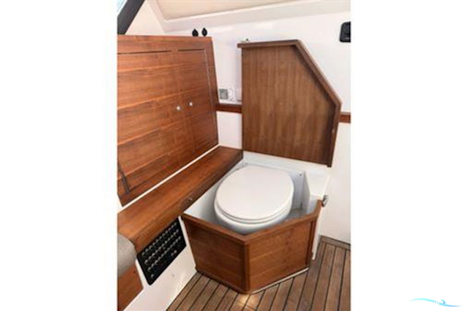 AXOPAR 37 XC Cross Cabin