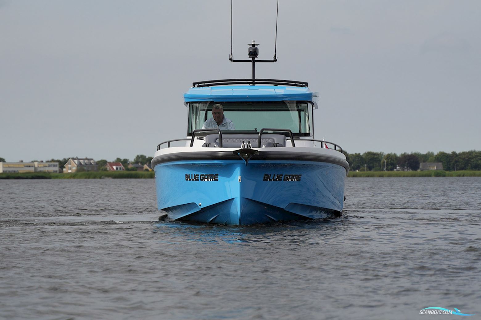 AXOPAR 37 XC Cross Cabin