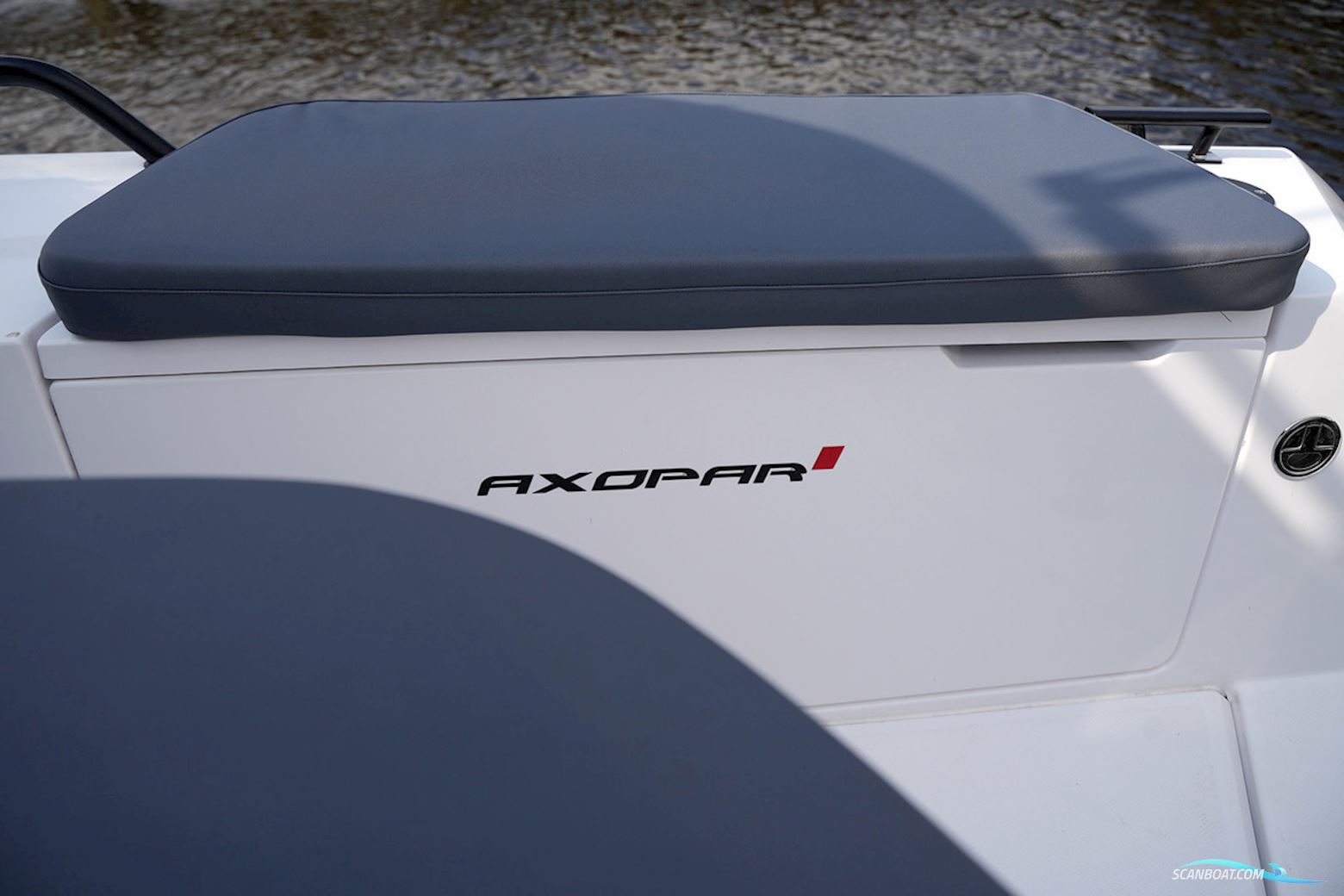 AXOPAR 37 XC Cross Cabin