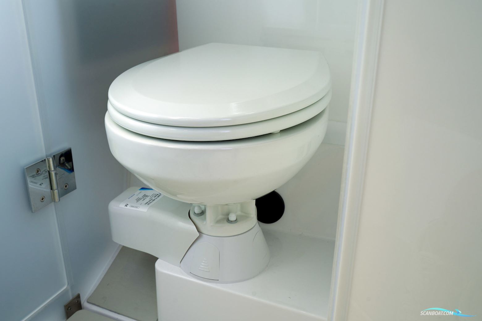 AXOPAR 37 XC Cross Cabin