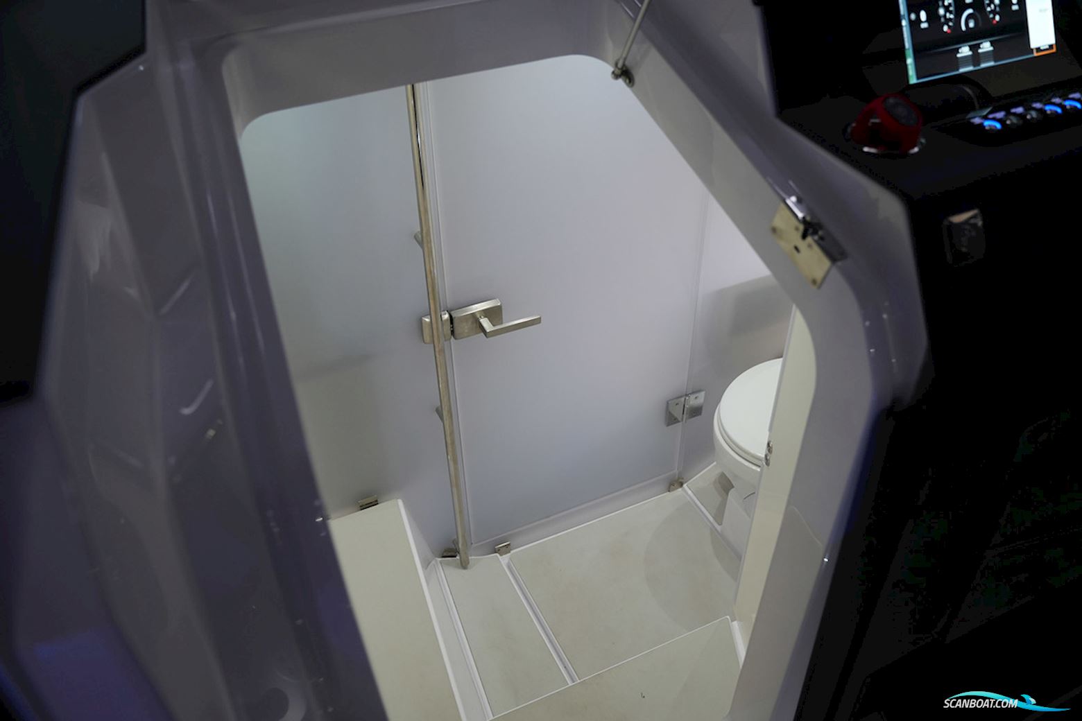 AXOPAR 37 XC Cross Cabin