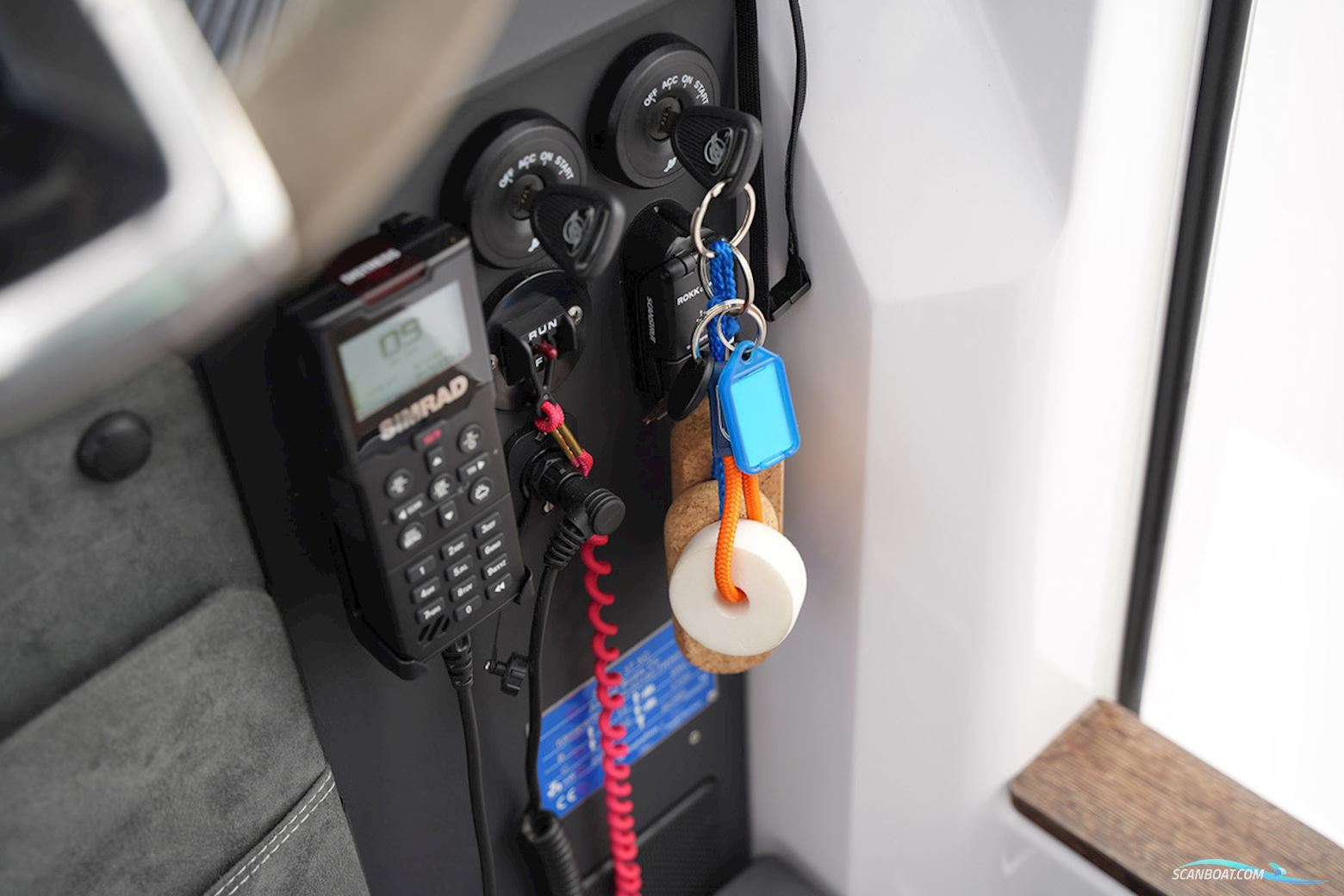 AXOPAR 37 XC Cross Cabin