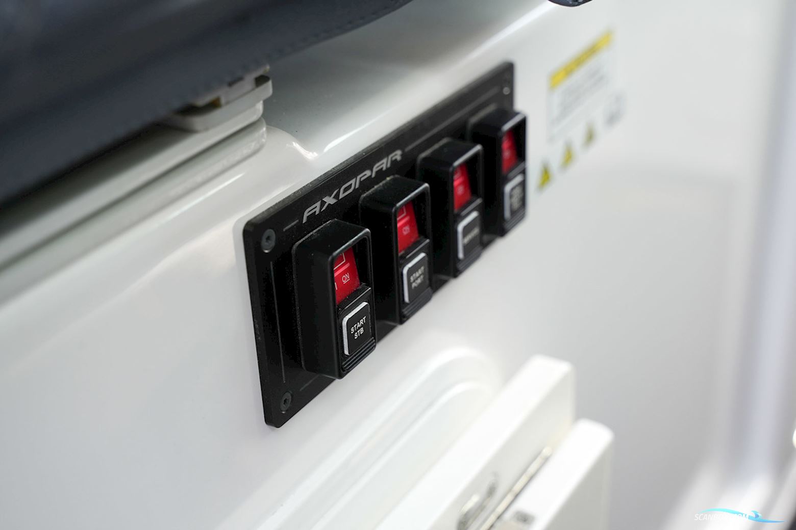 AXOPAR 37 XC Cross Cabin