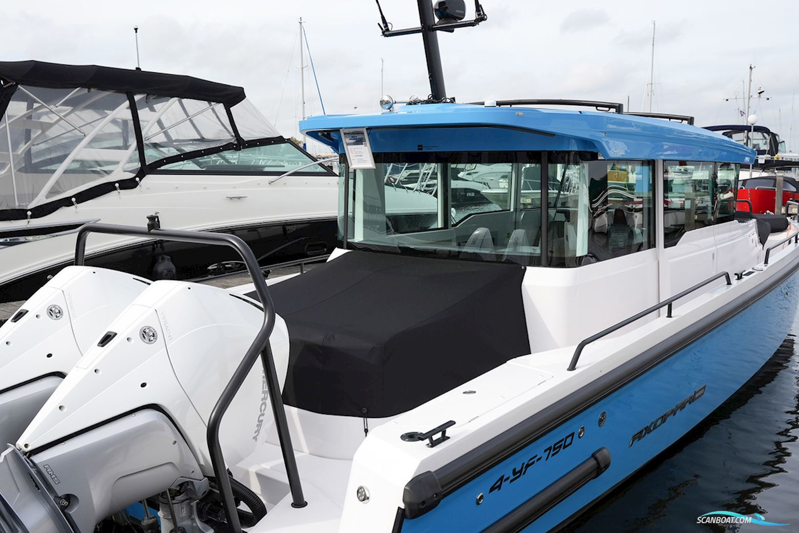 AXOPAR 37 XC Cross Cabin