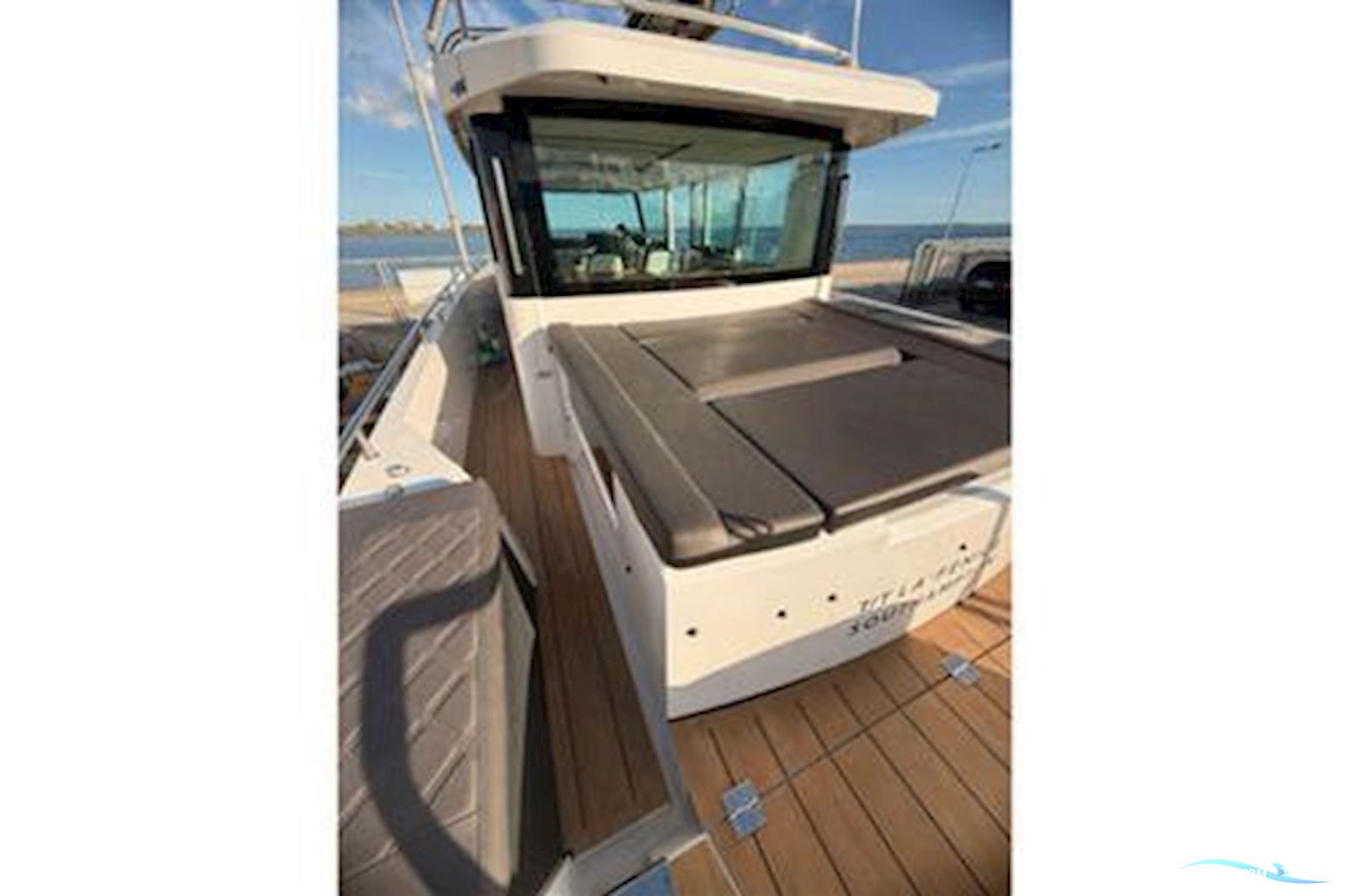 Axopar 37 XC Cross Cabin