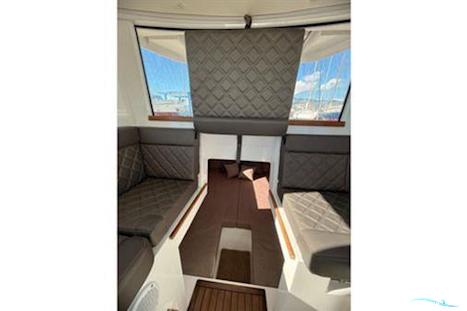 Axopar 37 XC Cross Cabin
