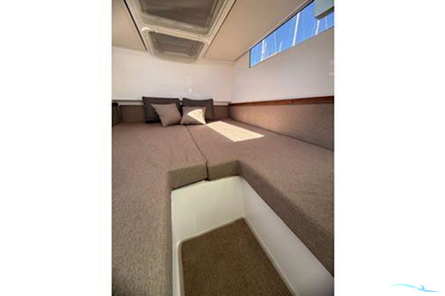 Axopar 37 XC Cross Cabin