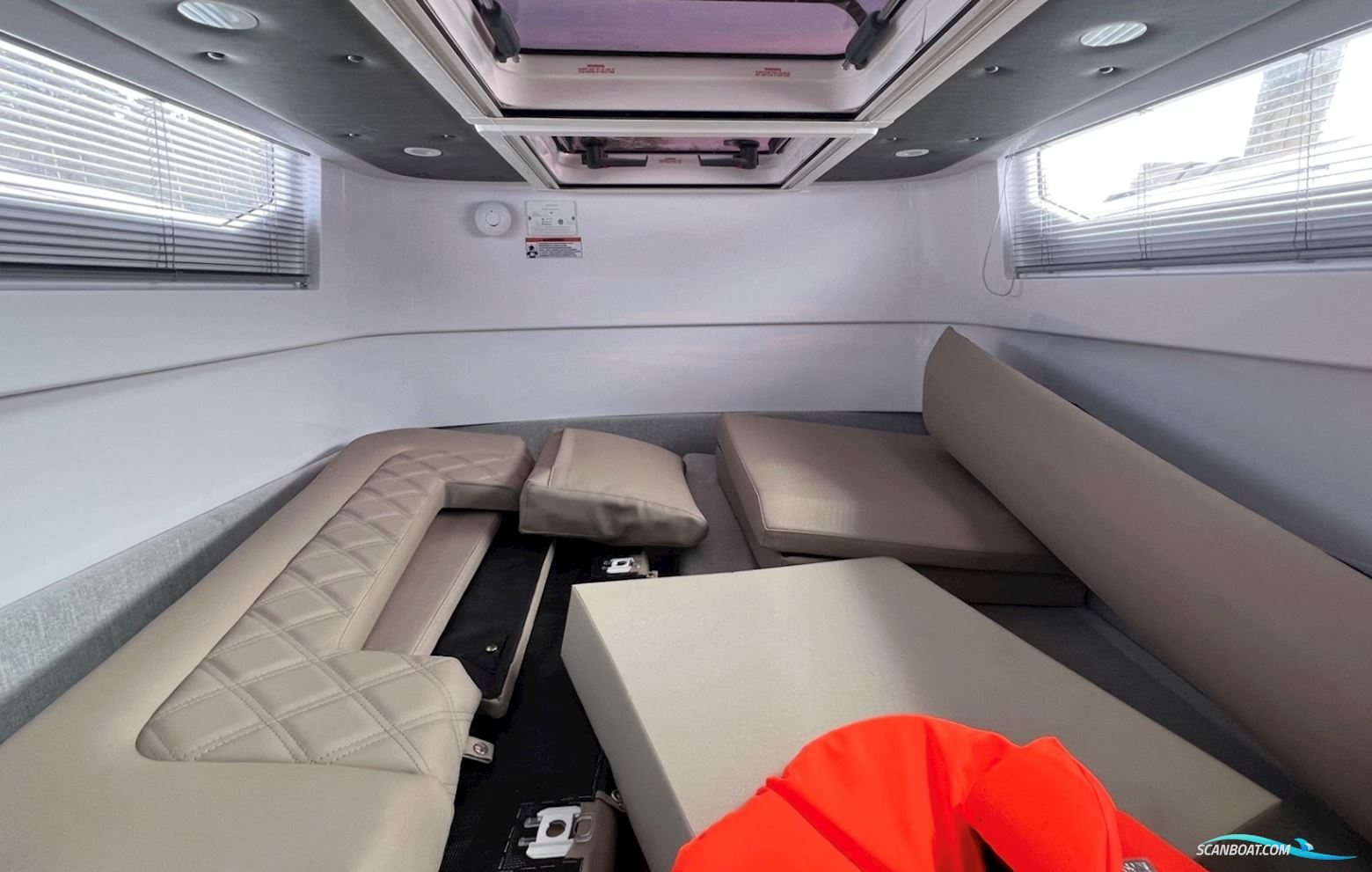 Axopar 37 XC Cross Cabin