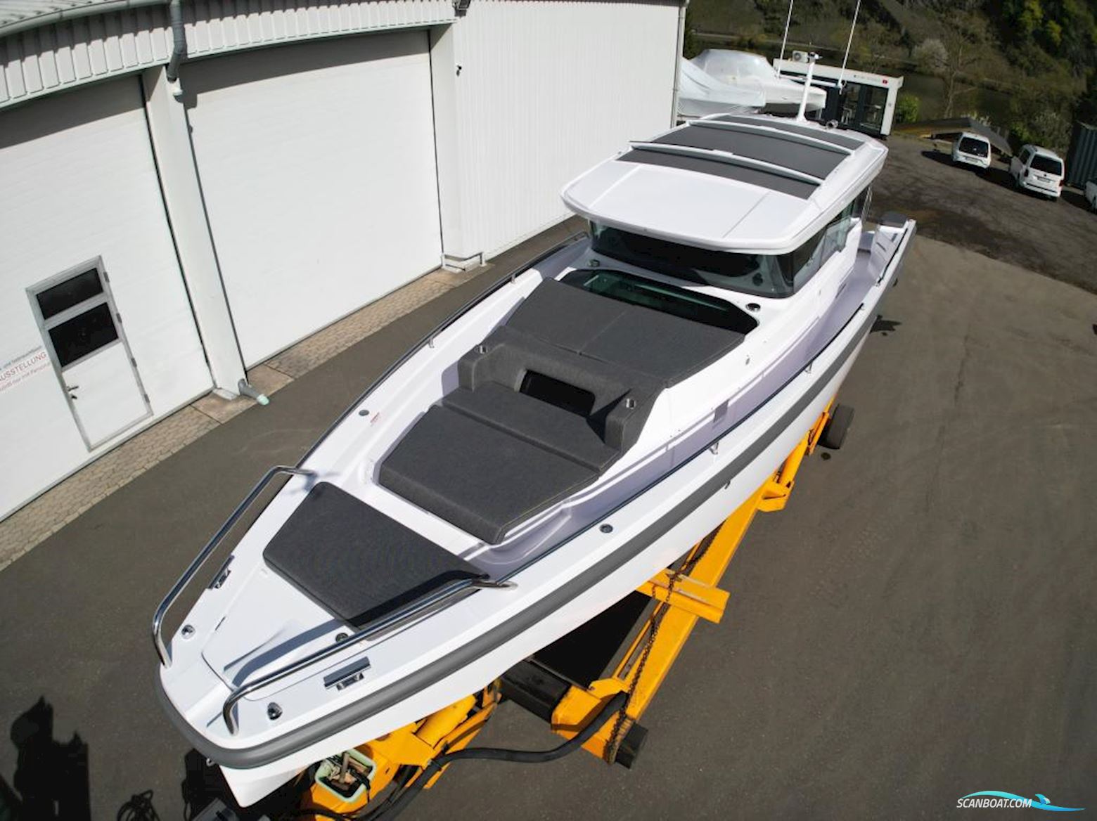 Axopar 37 XC Cross Cabin
