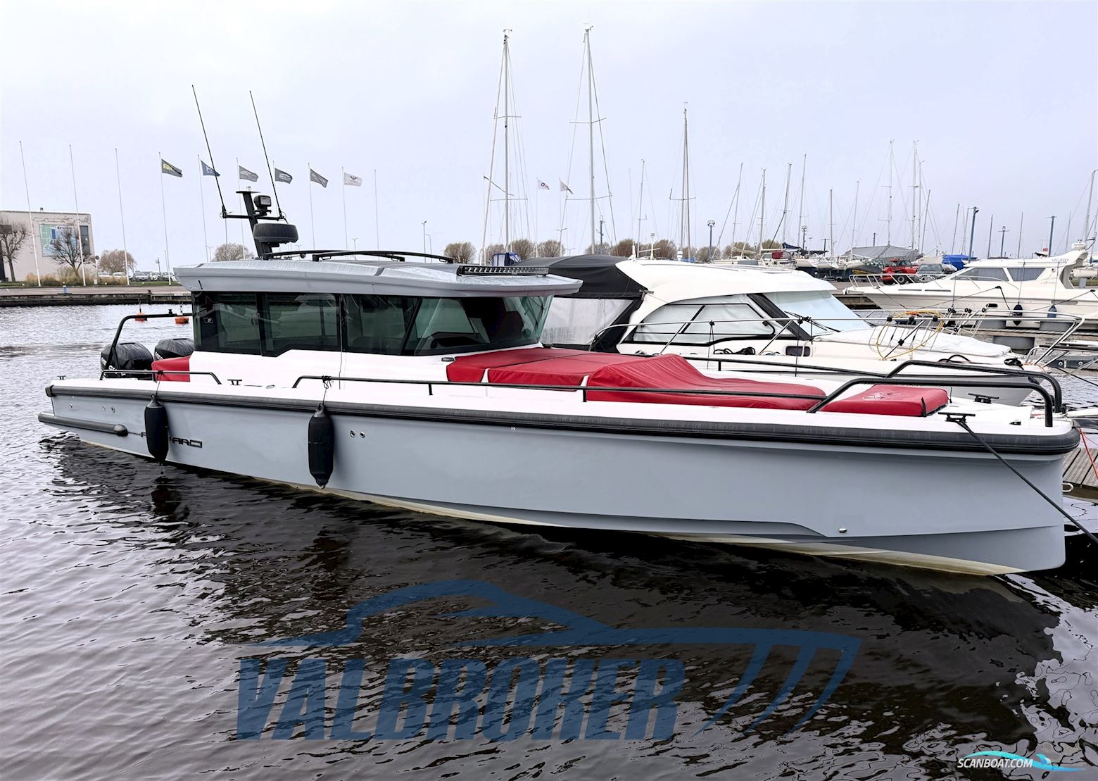 Axopar 37 XC Cross Cabin