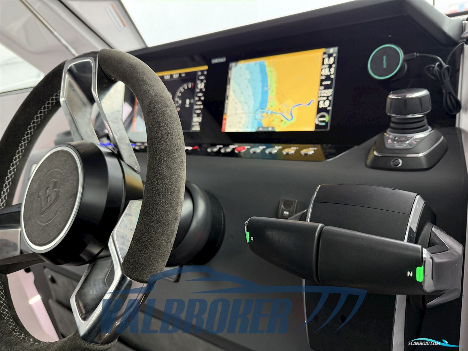 Axopar 37 XC Cross Cabin