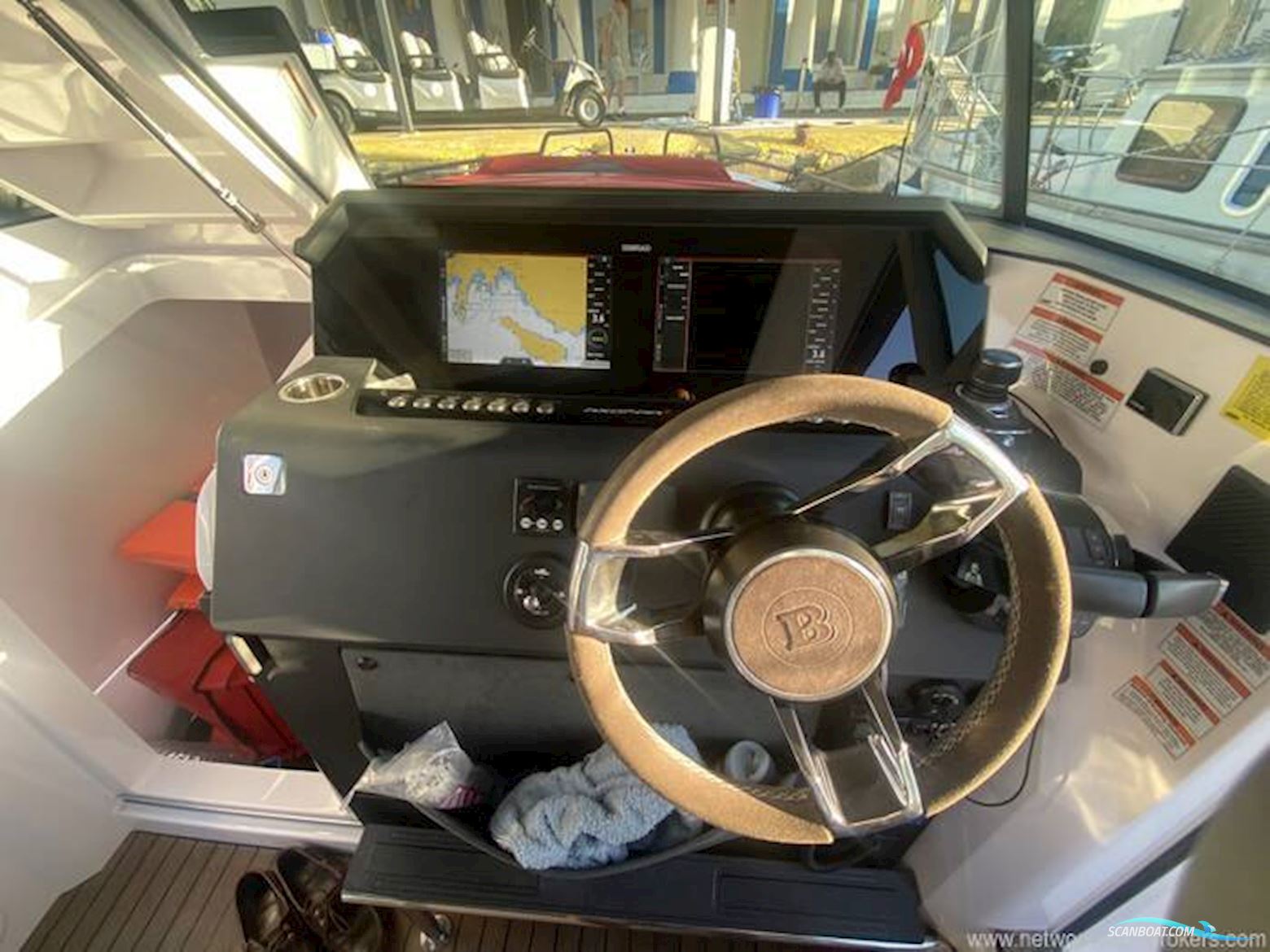 Axopar 37 XC Cross Cabin