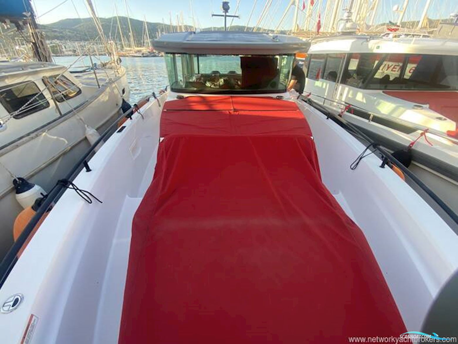 Axopar 37 XC Cross Cabin