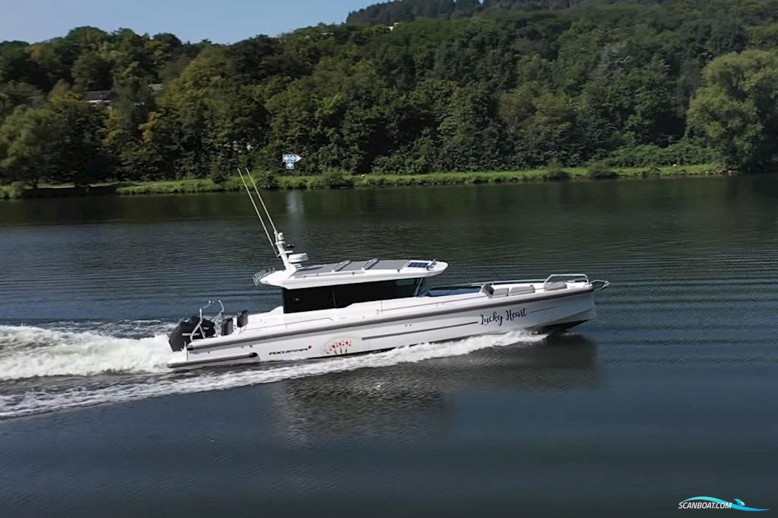 Axopar 37 XC Cross Cabin