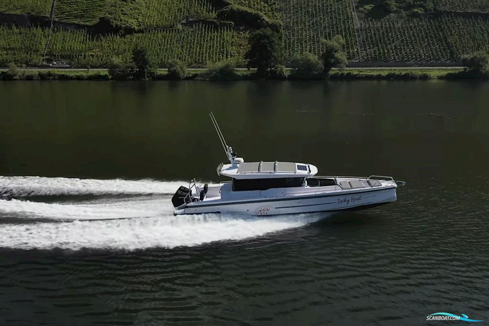 Axopar 37 XC Cross Cabin