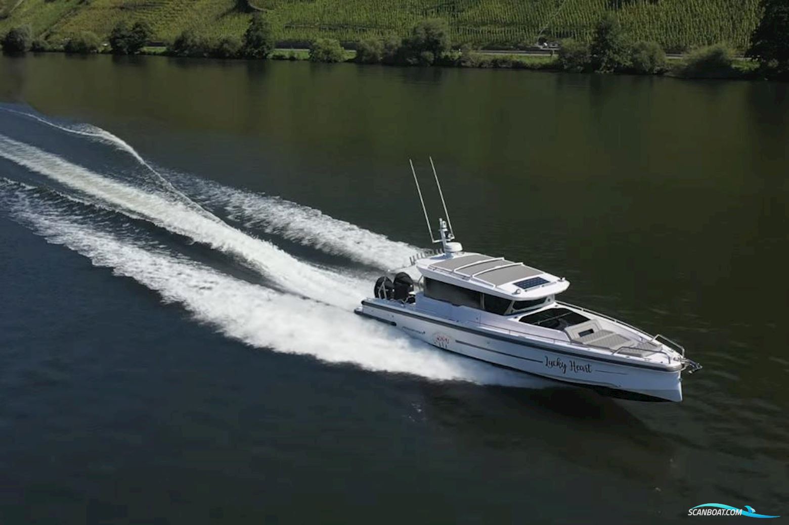 Axopar 37 XC Cross Cabin