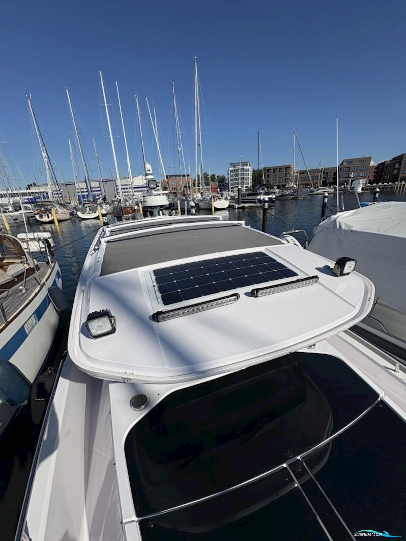 Axopar 37 XC Cross Cabin