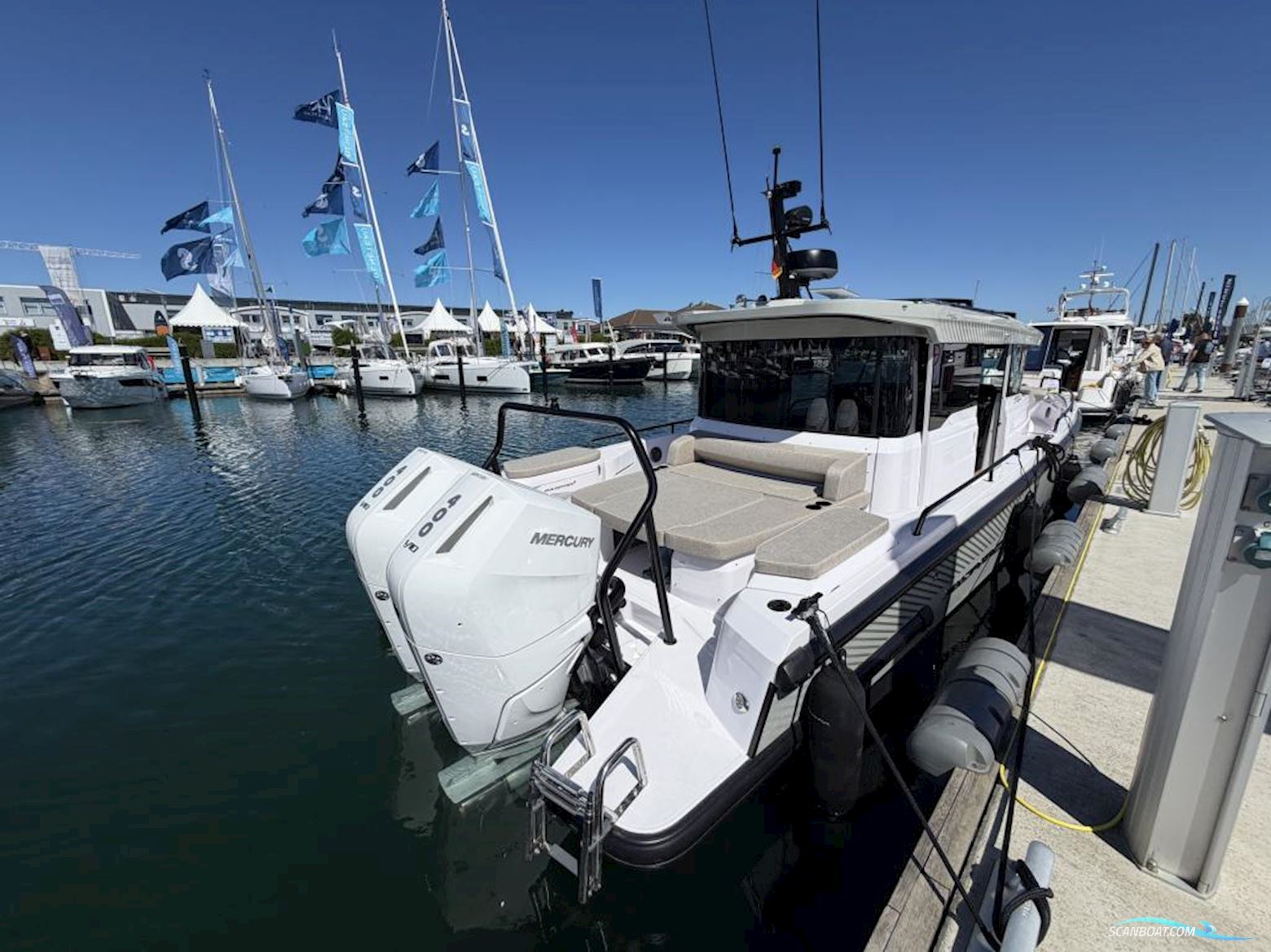 Axopar 37 XC Cross Cabin