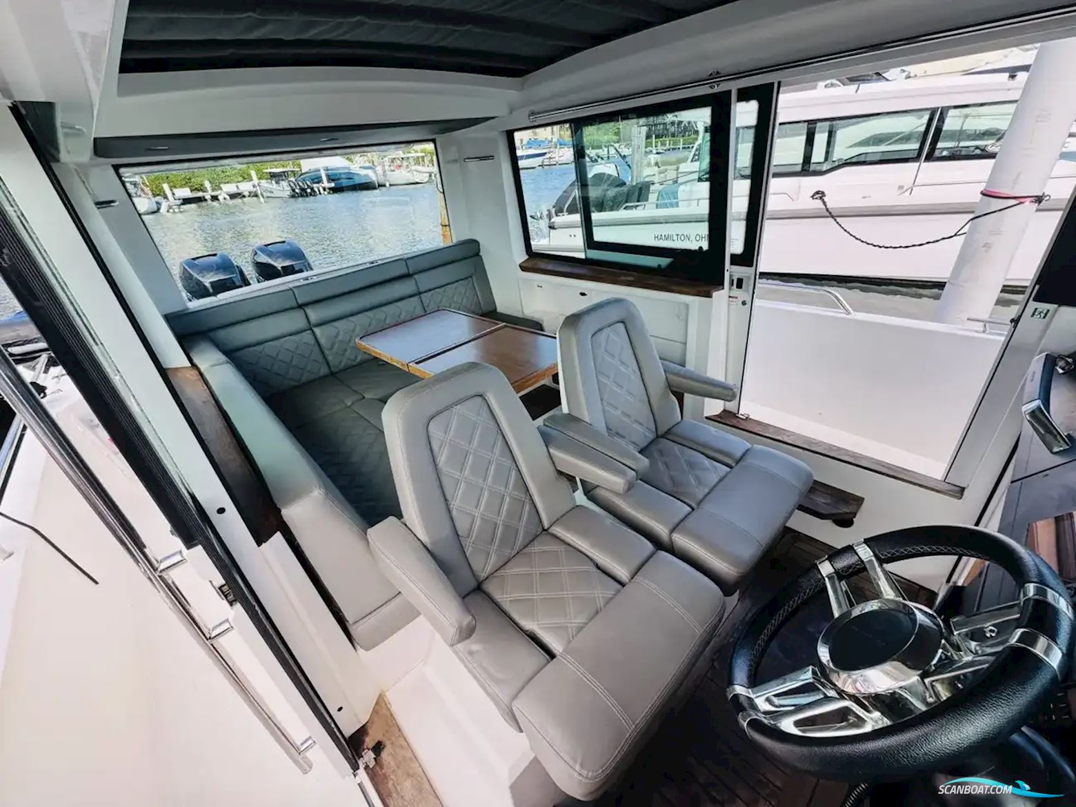 Axopar 37 XC Cross Cabin
