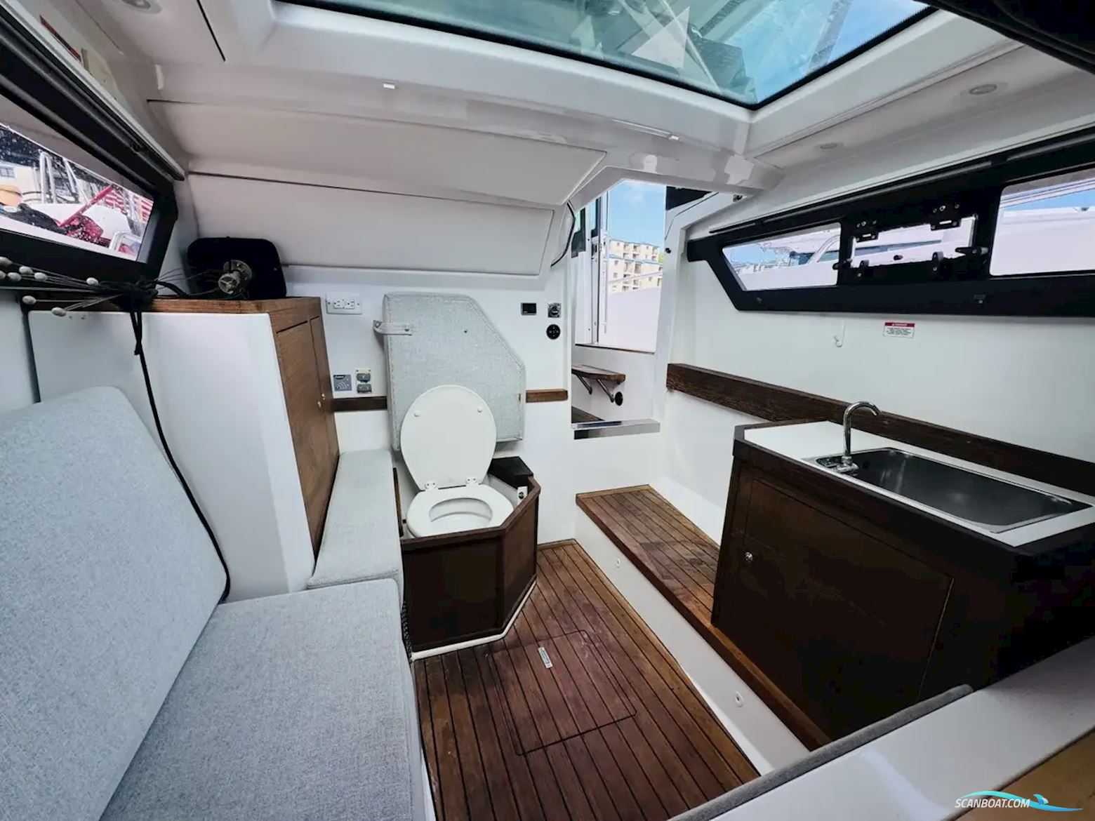 Axopar 37 XC Cross Cabin