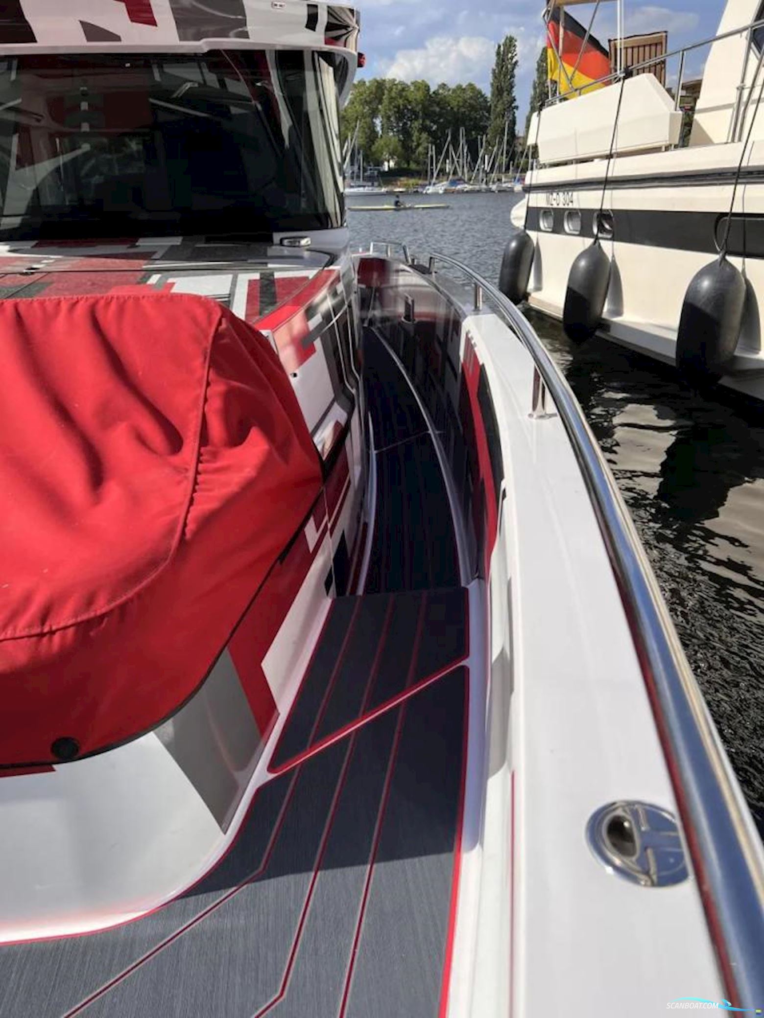 AXOPAR 37 XC Cross Cabin